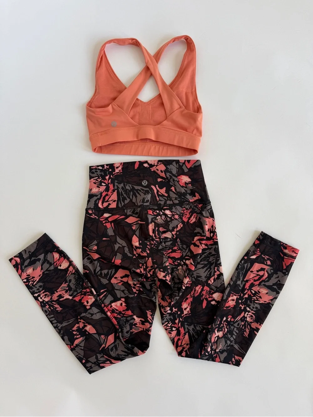 Lululemon Matching Set Cross-Back Sports Bra Sz 2 Wunder Under Pant Sz 4 - Picture 3 of 3
